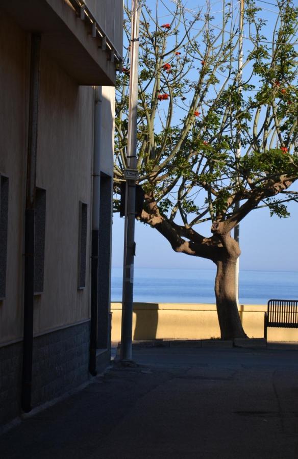 勒托阳尼I Tesori Del Mare住宿加早餐旅馆 外观 照片